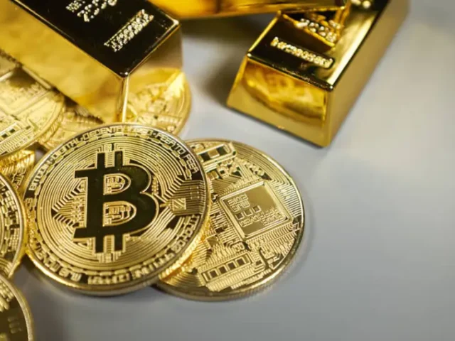 Bitcoin vs Gold & Altcoins: Which is the safe haven in 2026?
